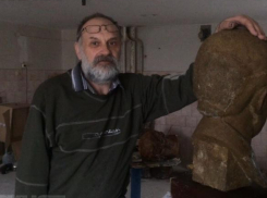 Установка бюста мэра Волжского оказалась первоапрельской шуткой 