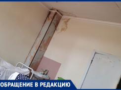 Воюет с тараканами за палату: на видео попали полчища насекомых в больнице Фишера в Волжском