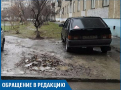 Автохам вынудил маленьких пешеходов тонуть в грязи Волжского