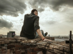 17-летний студент из Волгограда выжил после падения с девятиэтажки