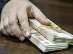 Пожилой адвокат из Волжского присвоил 500 тысяч клиента