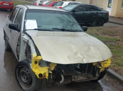 Колеса спущены, бампер отсутствует: в Волжском дали последний срок владельцам автохлама