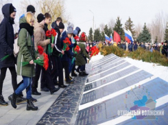 Волжане почтили память погибших воинов под Сталинградом