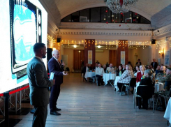 Волжский зажег огни: более 200 участников превратили город в новогоднюю сказку