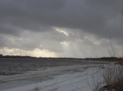 Волжан просят соблюдать осторожность на льду