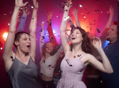 Хочешь петь и танцевать? В июне девушкам можно все