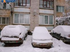 Работает эвакуатор: в Волжском на зиму запретили оставлять авто на обочинах