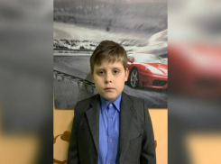 После смерти матери 10-летний Артем остался сиротой: в поисках новой семьи