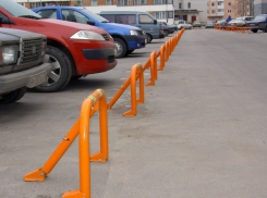 В Волжском будут демонтировать парковочные столбики и цепочки