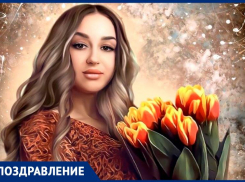 Мама поздравляет с днем рождения дочь Викторию