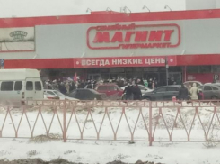 Концерт «Поклонимся великим тем годам» волжане сравнили с очередью за туалетной бумагой