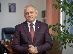 «Вы наполняете смыслом каждый наш день»: Игорь Воронин трогательно поздравил волжанок с 8 Марта