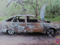 В Среднеахтубинском районе задержали подозреваемого в поджоге автомобиля соседки