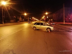 21-летние пассажиры попали к медикам после ДТП: в Волжском на перекрестке столкнулись два «ВАЗа»