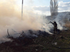 Под Волжским пожарные тушили баню и вагончик