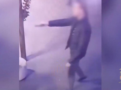 Посетитель расстрелял охранника бара в Волжском: видео