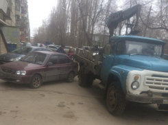 Я боюсь, что мою машину во дворе задавит мусоровоз, - волжанин