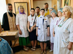 В Волжском прошел молебен в детской больнице