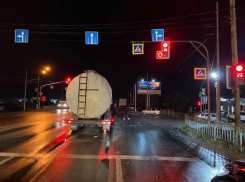 Автоледи пострадала в тройном ДТП с участием автоцистерны в Волгограде
