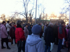Люди занимают очередь в больницу с трех утра, - волжанин