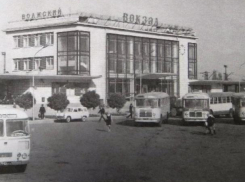 Тогда и сейчас: раритетные автобусы заменили новые маршрутки в Волжском