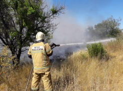 В Среднеахтубинском районе огонь уничтожил частную собственность