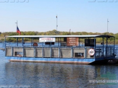 В Волжском из-за сброса воды приостановили работу парома 