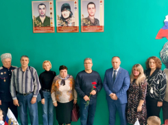 В лицее Волжского открыли мемориал памяти погибшим на СВО 