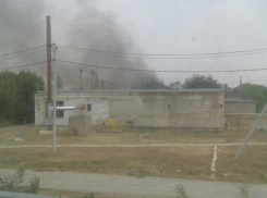 Все экстренные службы подняли по тревоге из-за стихийного пожара в поселке Краснооктябрьский