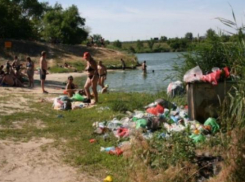 Волжские экологи очистили берег Ахтубы - он захлебнулся от мусора
