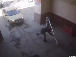 Волгоградец сломал шлагбаум и попал на видео