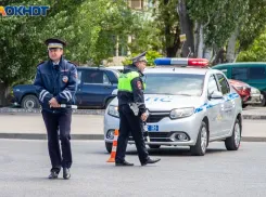 В Волжском подросток на мотоцикле врезался в «Мазду»: родители понесут ответственность