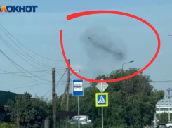 Странный след на небе видели в Волжском перед крупной аварией на сетях: видео 