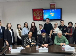 «Межнациональный мир - приоритет России»: в Волжском филиале ВолГУ обсудили взаимоуважение народов