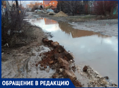 В Средней Ахтубе жители жалуются на дорогу из грязи и «озера»