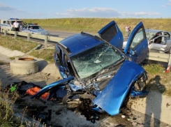 Три человека погибли в лобовом столкновении автомобилей на трассе