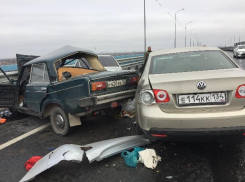 Момент трагического столкновения на мосту попал на камеру видеорегистратора