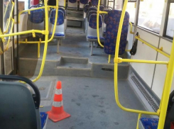 В автобусе пострадала пенсионерка