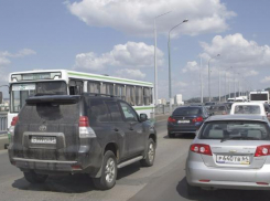 Волжане попали в пробку на новом мосту через Волгу