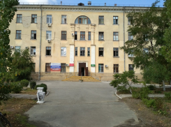 В Волгограде под окнами ковидного госпиталя нашли труп пациентки