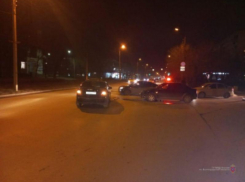 Автоледи в Волжском попала в больницу после серьезного ДТП