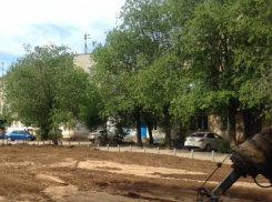 Жители 37 квартала в Волжском выпросили у властей новую детскую площадку