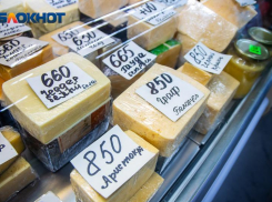 В Волжском 14-летний и 17-летний рецидивисты попались на краже сыра