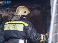 Входную дверь подожгли в Волжском