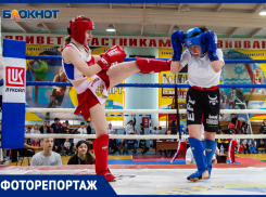 Золотые медали волжан на кубке города по кикбоксингу завоеваны потом и кровью: фоторепортаж