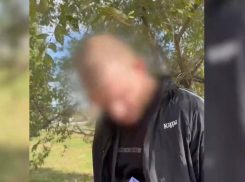 В Волжском задержали 27-летнего мужчину с крупной партией наркотиков: видео