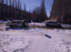 «ВАЗ» и Ford Focus столкнулись на перекрестке в Волжском