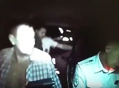 Герой видеоролика, расстрелявший полицейских в Волжском, откровенно рассказал о событиях скандального вечера 