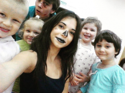 Волжский волонтёр «заражает» добром и улыбкой окружающих