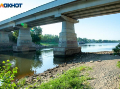 Подросток утонул после прыжка с моста на Зеленом в Волжском